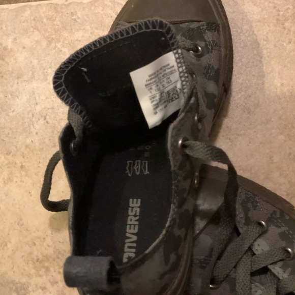 Camo Converse sneakers 💚🖤💚 - Picture 2 of 6